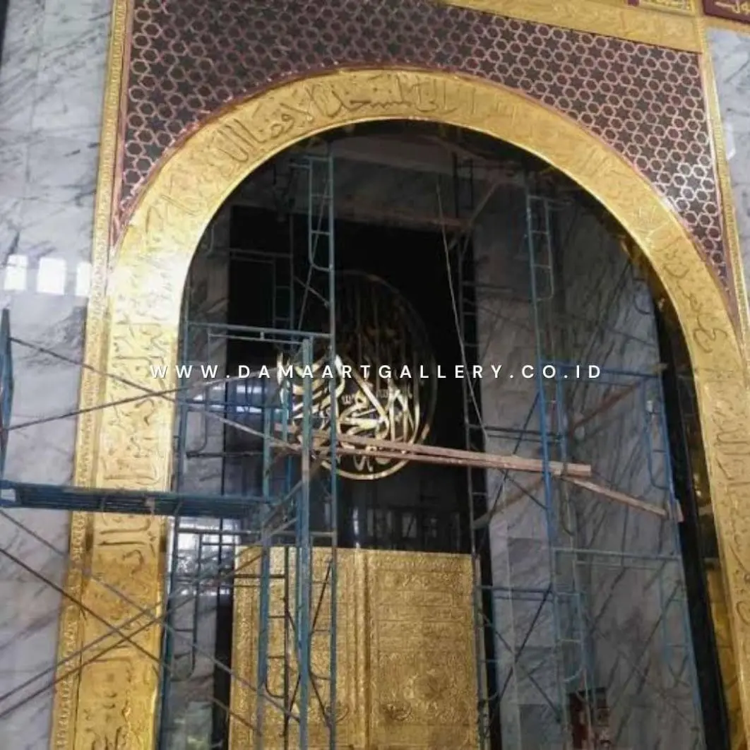 Mihrab Masjid Kuningan Mewah